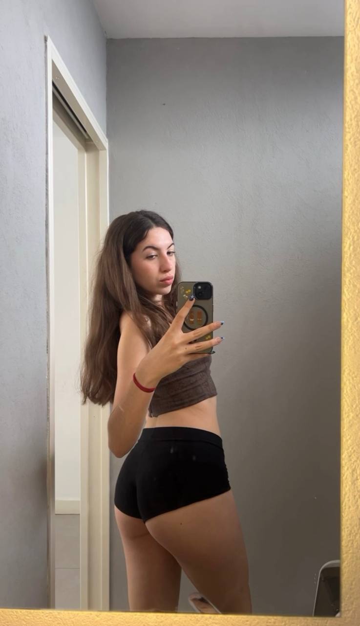 Amber in her underwear in Casablanca