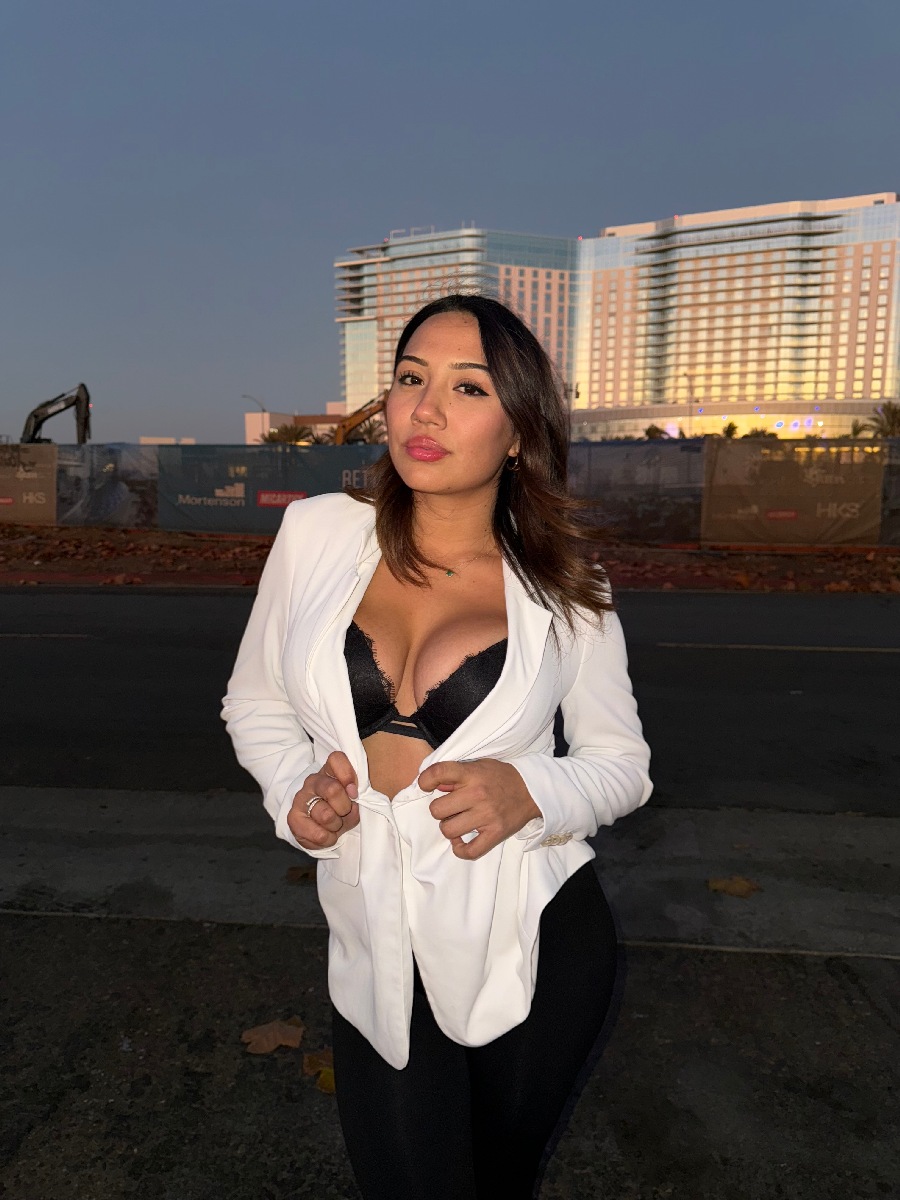 Take a pause and enjoy Ali Cruz — streaming from Casablanca