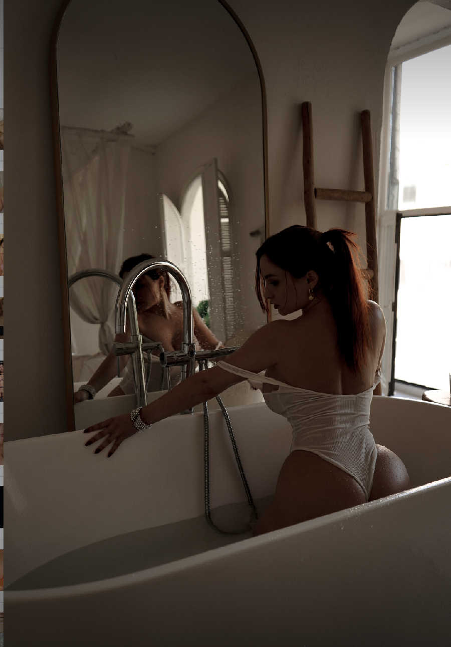 A playful frame from Miranda Faith nude — online in Casablanca