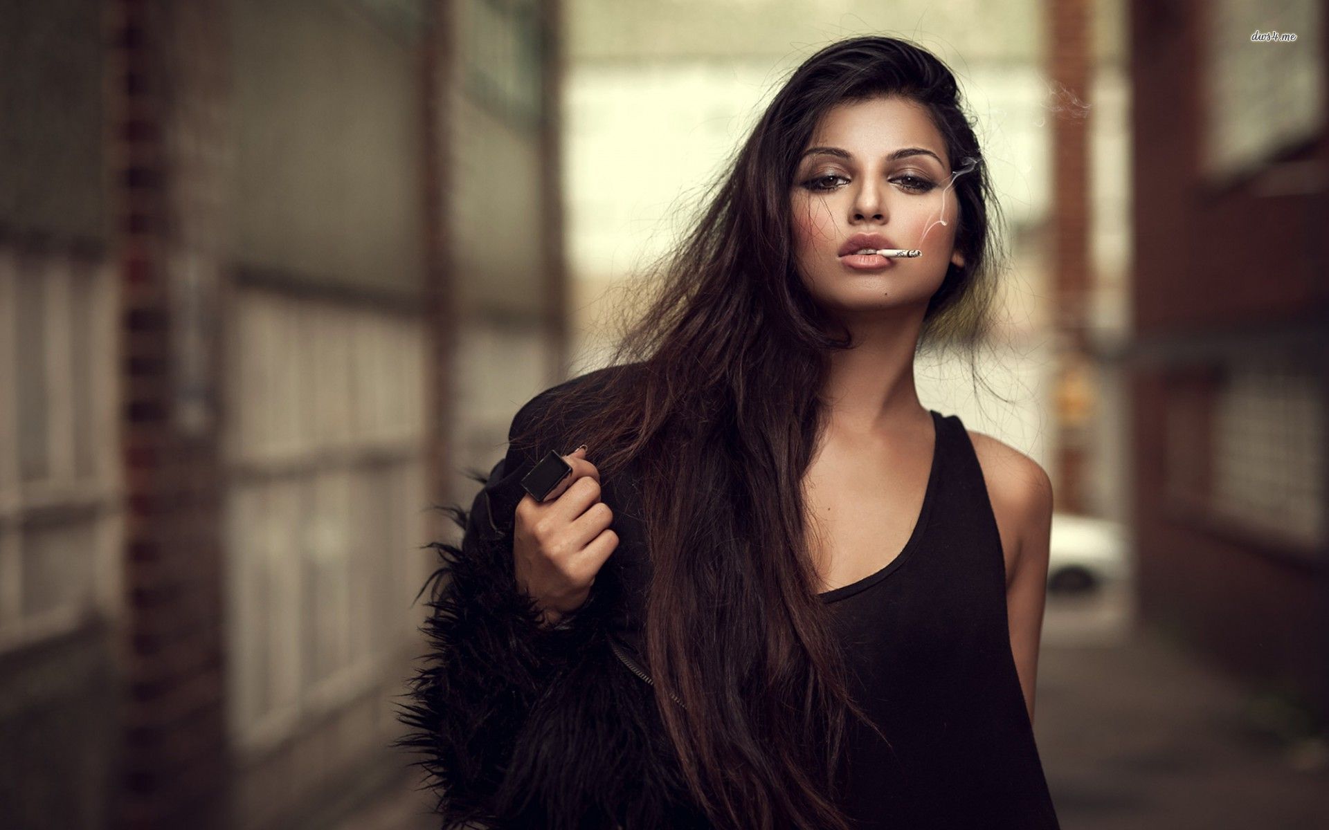 A playful frame from Sassy girls — online in Casablanca