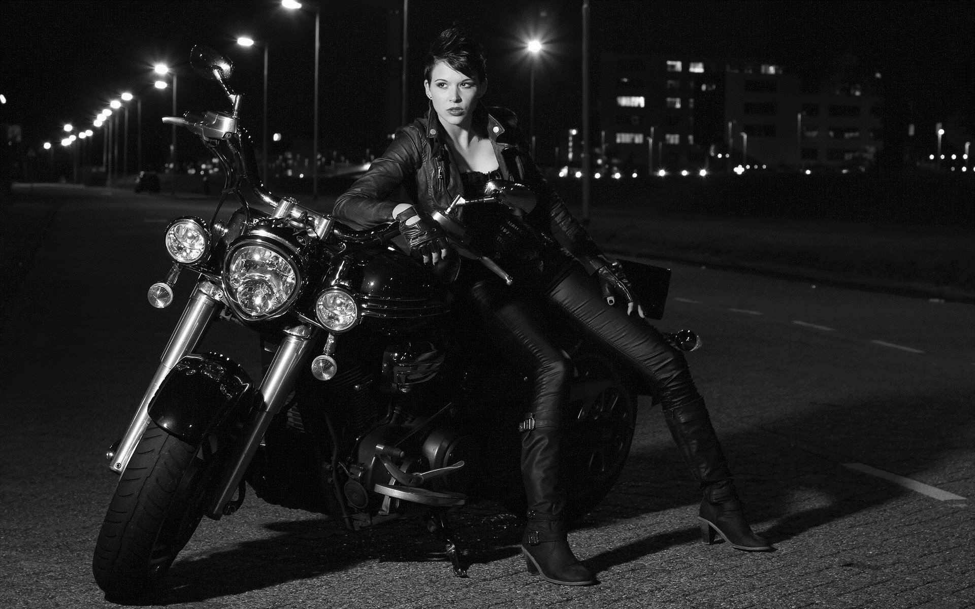 Photo Beautiful girls and motorcycles in Casablanca