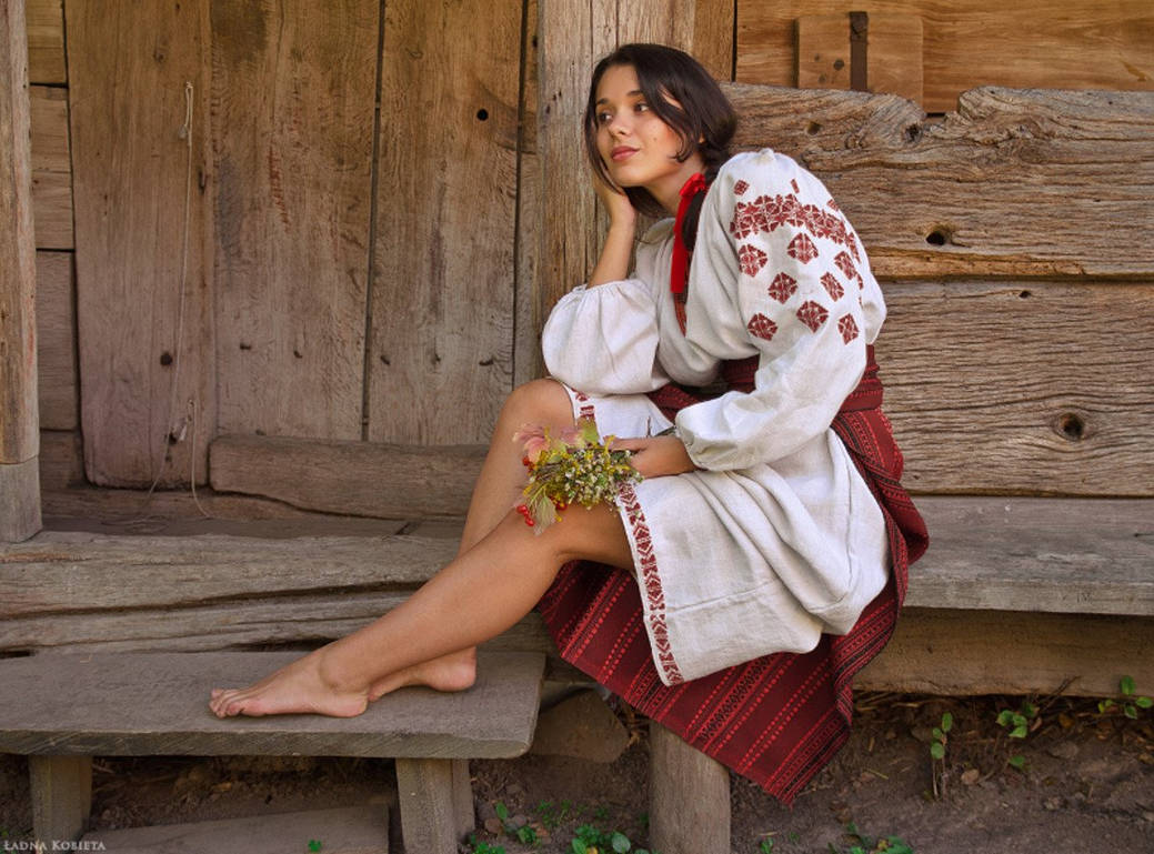 Fresh photos, fresh mood — Women in Slavic costumes online in Casablanca