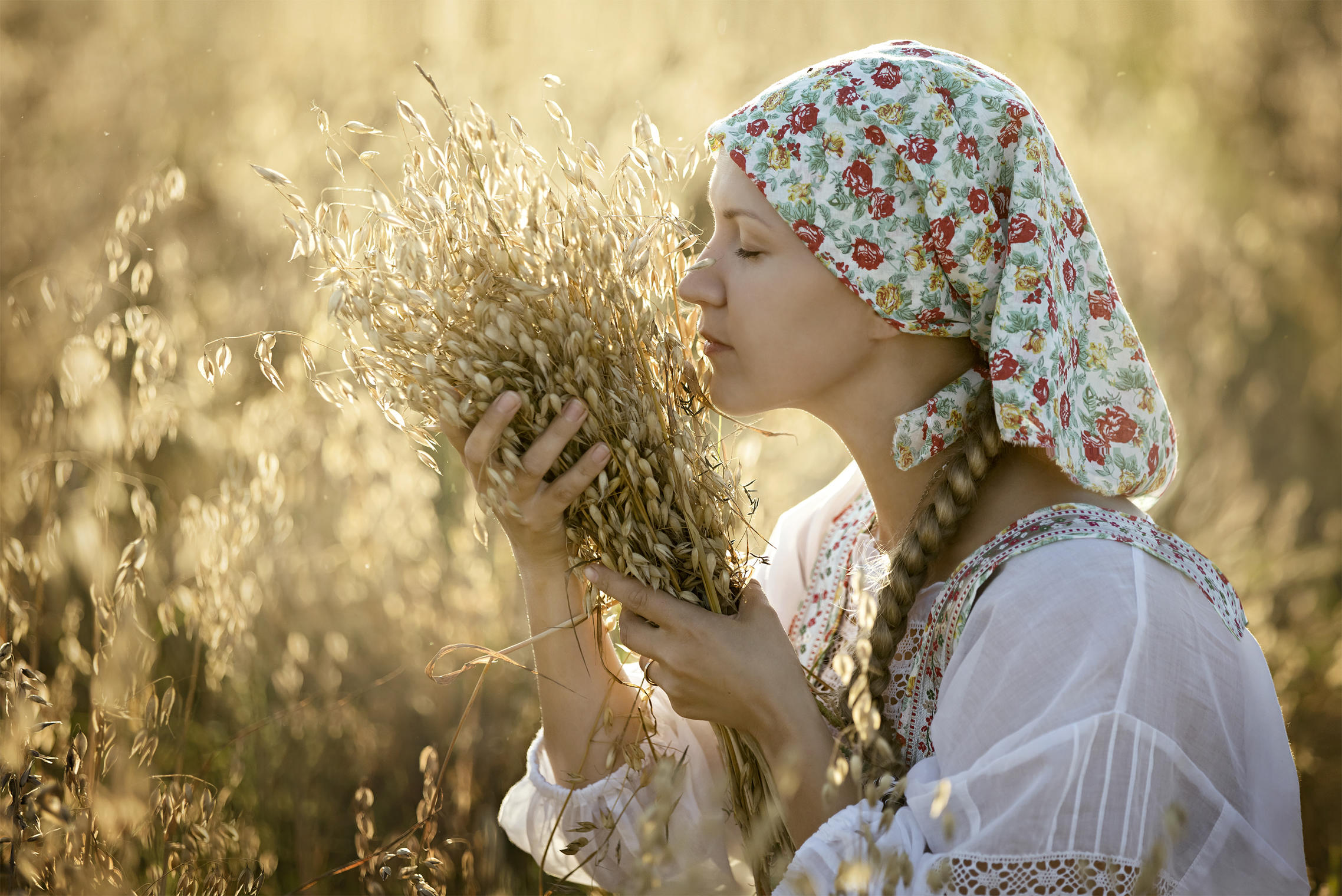 Photo Women in Slavic costumes in Casablanca