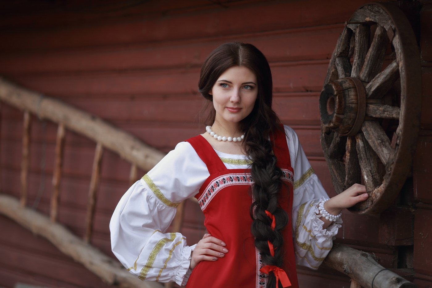 Girls in Slavic costumes’s look of the day — catch her live in Casablanca